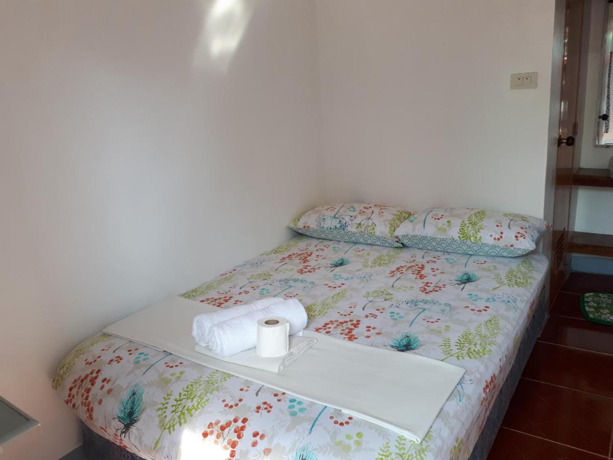 Mario'S Travellers Inn Coron Bagian luar foto