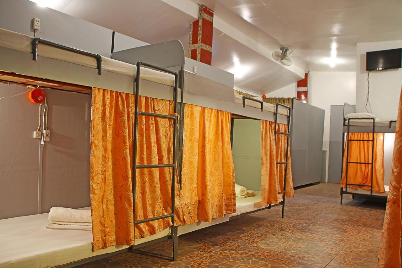 Mario'S Travellers Inn Coron Bagian luar foto