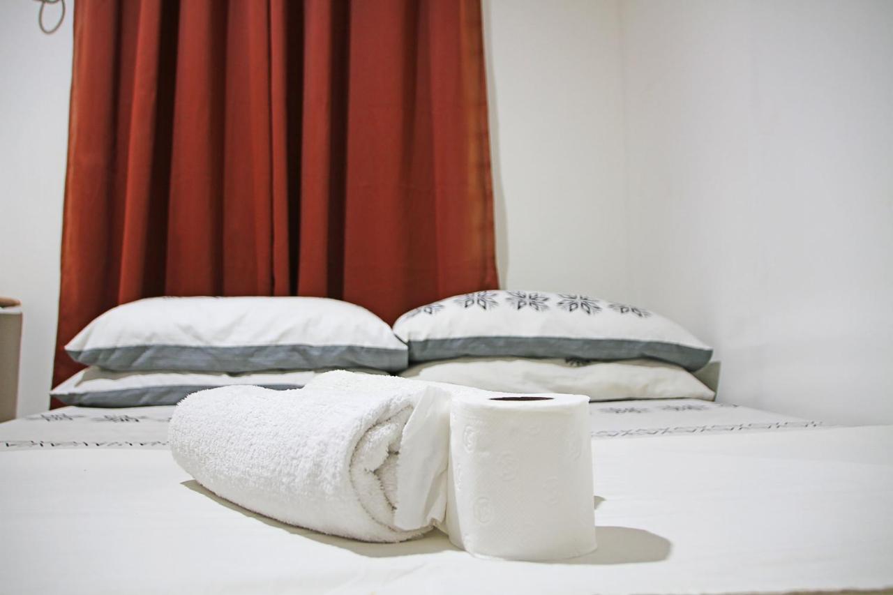 Mario'S Travellers Inn Coron Bagian luar foto