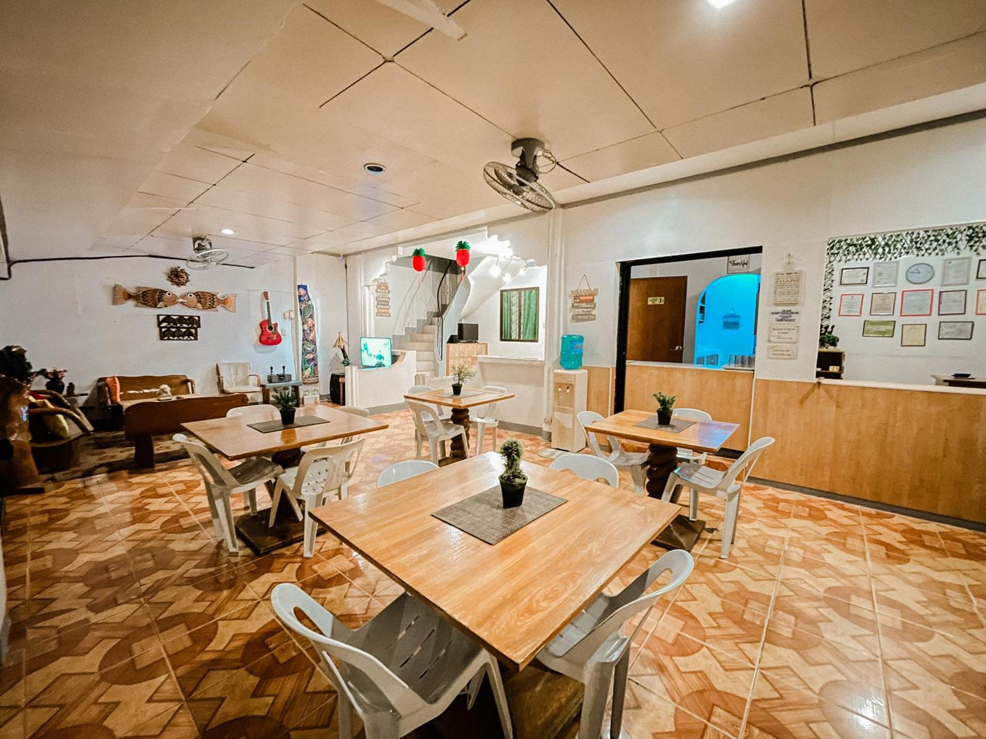 Mario'S Travellers Inn Coron Bagian luar foto